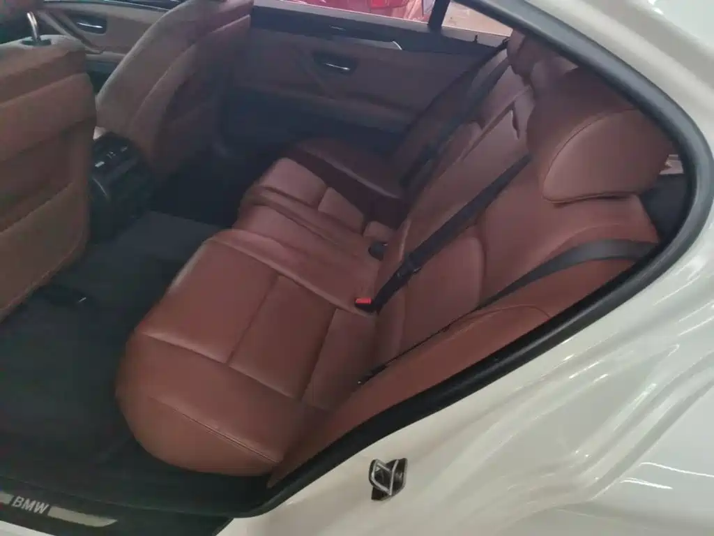 BMW 5 Series — миниатюра 17