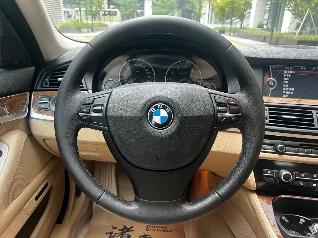 BMW 5 Series — миниатюра 19