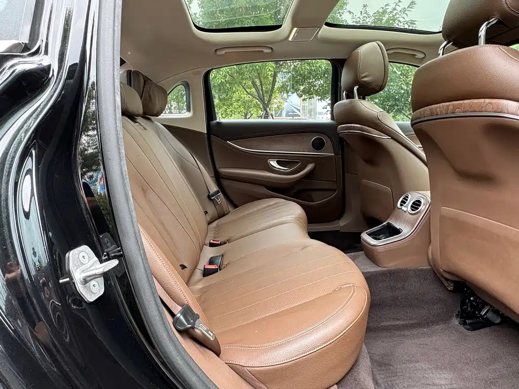 Mercedes-Benz E-Class — миниатюра 15