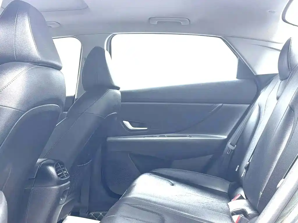Hyundai Elantra — миниатюра 7