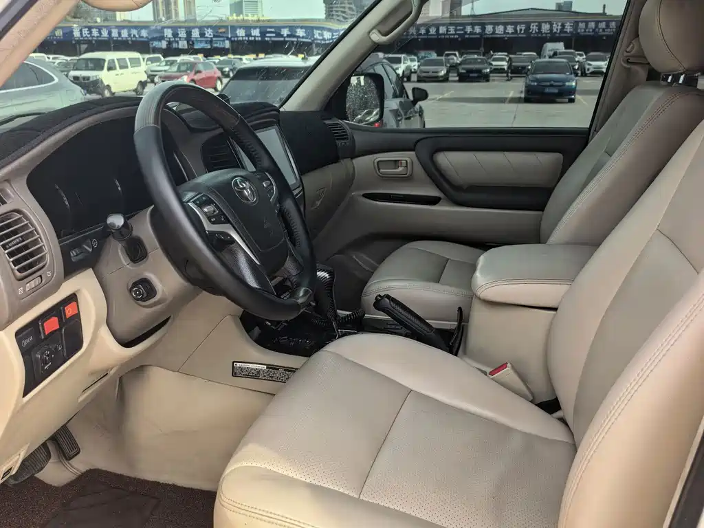 Toyota Land Cruiser — миниатюра 4