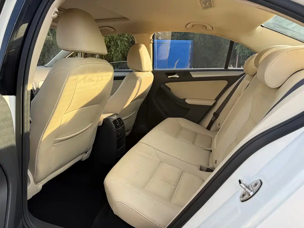 Volkswagen Sagitar — миниатюра 12