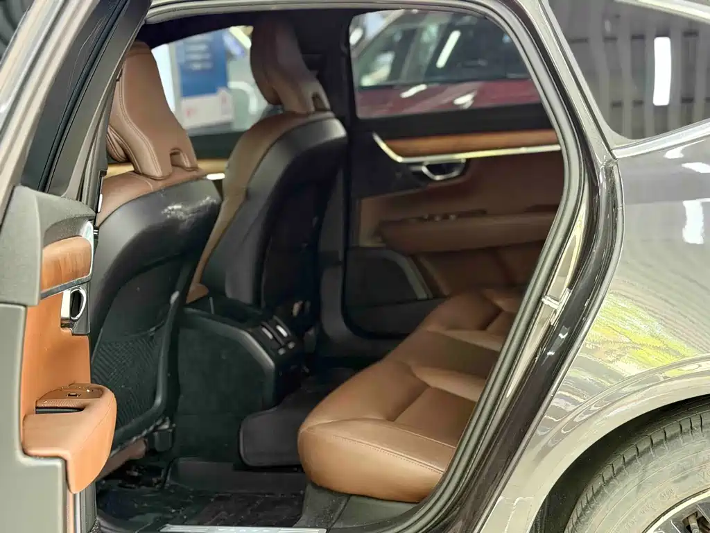 Volvo S90 — миниатюра 13
