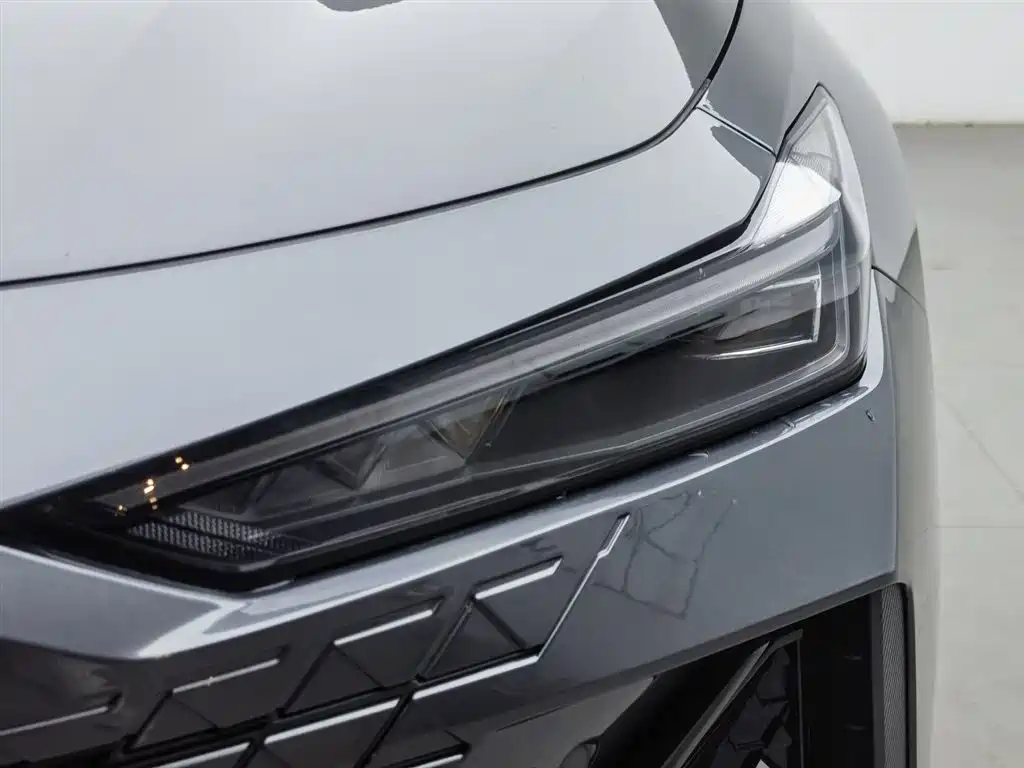 Changan UNI-V 2023 1.5T Premium