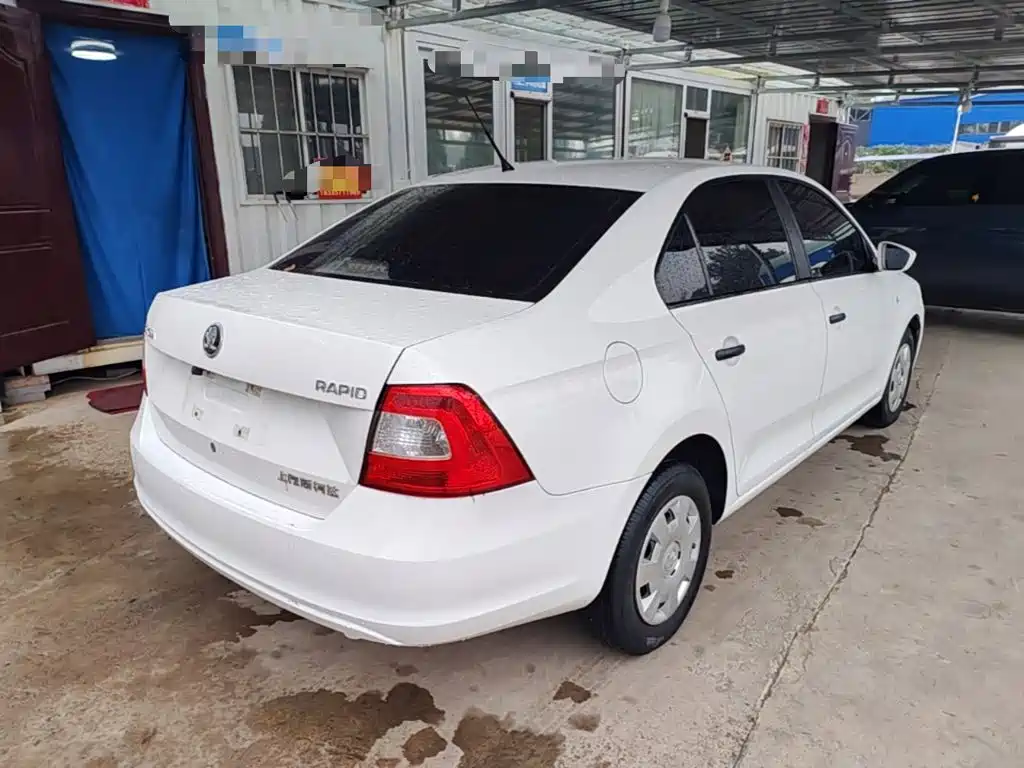 Skoda Rapid — миниатюра 7