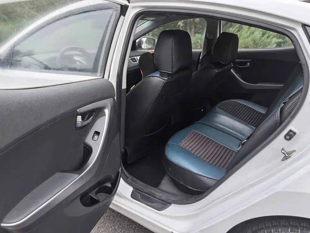 Hyundai Elantra Langdong — миниатюра 10