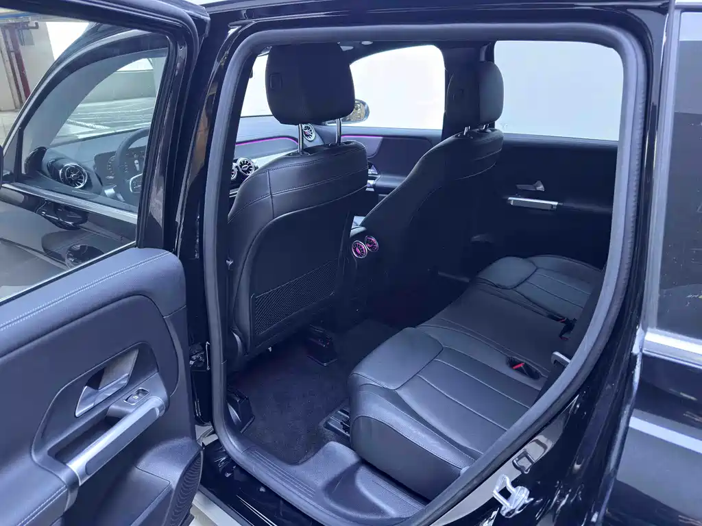 Mercedes-Benz GLB — миниатюра 10