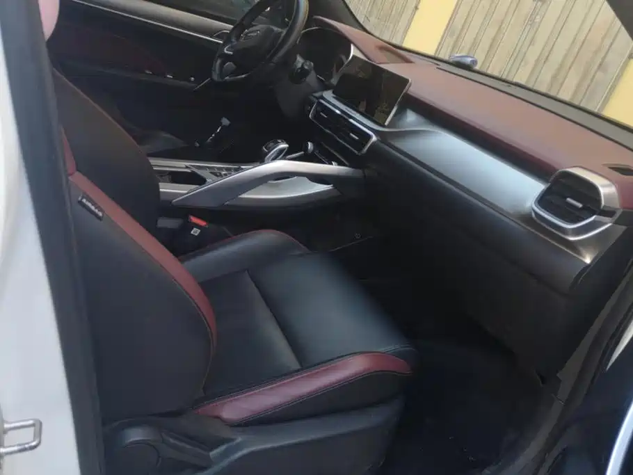 Geely Binyue — миниатюра 8