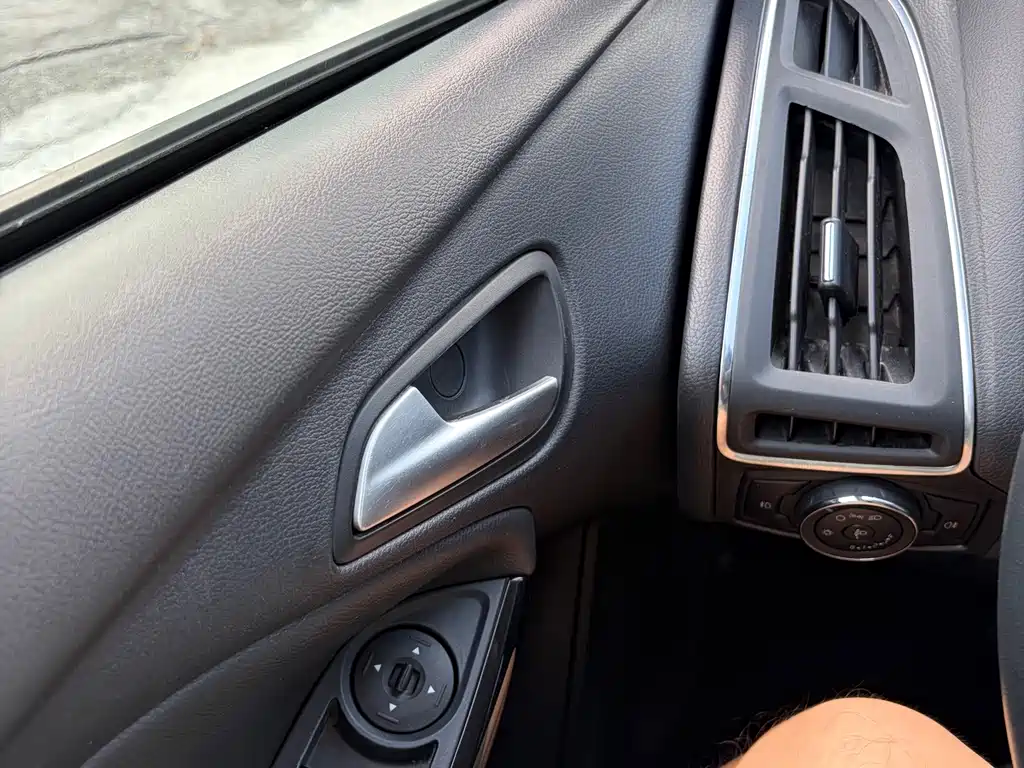 Ford Focus — миниатюра 18