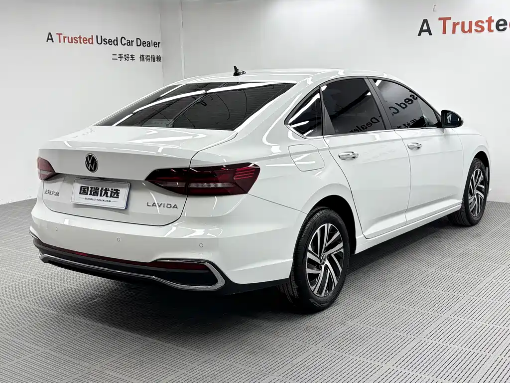 Volkswagen Lavida — миниатюра 4