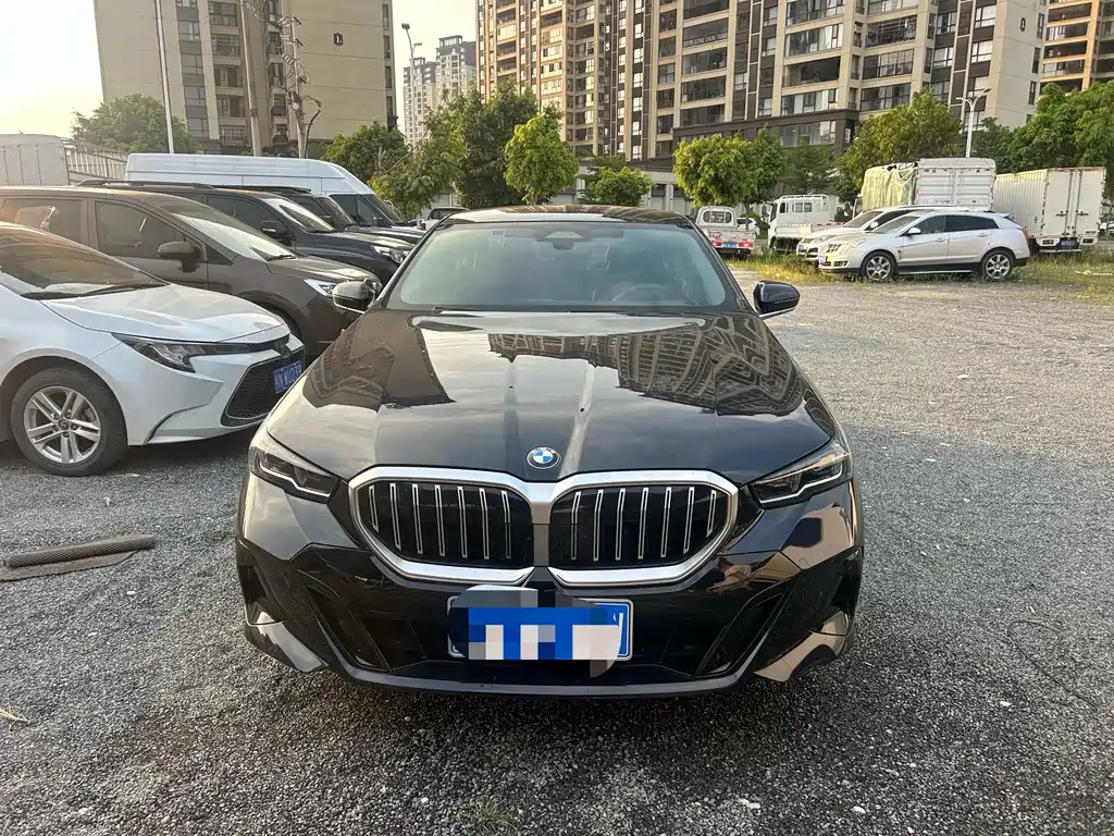 BMW 5 Series — миниатюра 2