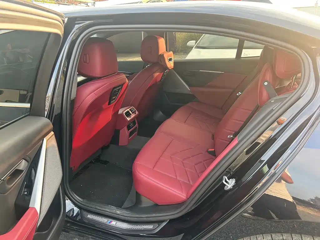 BMW 5 Series — миниатюра 4