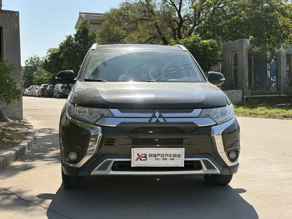MITSUBISHI OUTLANDER
