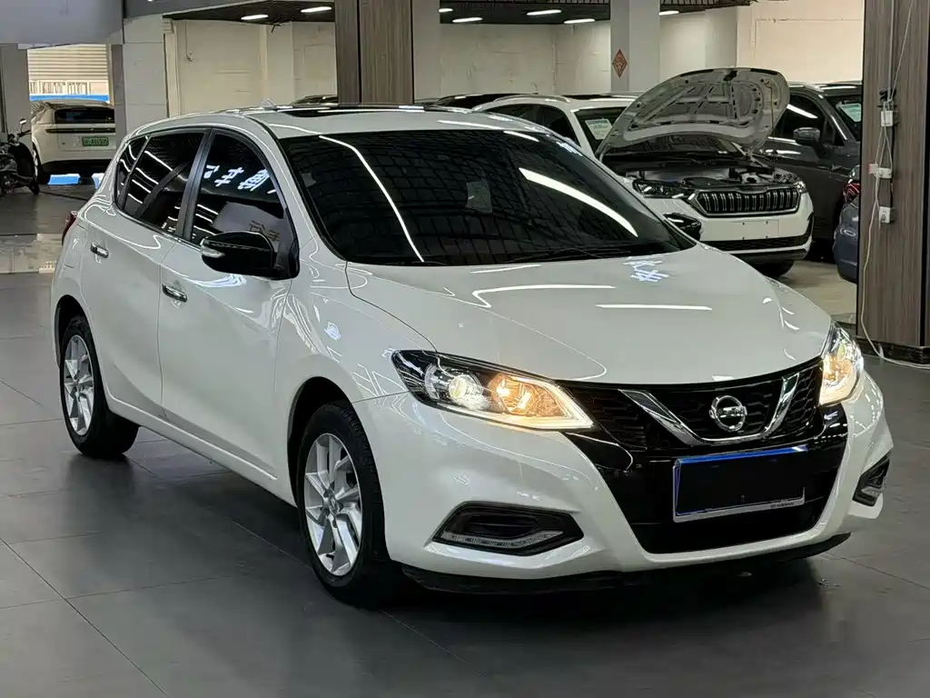 NISSAN TIIDA
