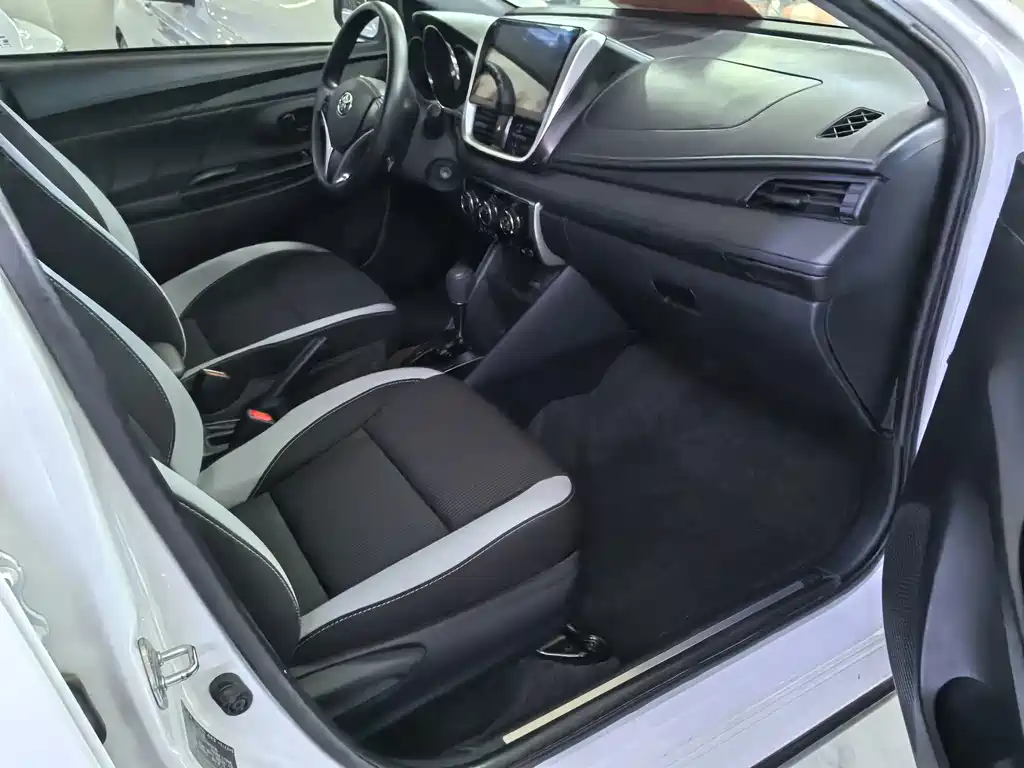 Toyota Yaris L — миниатюра 11