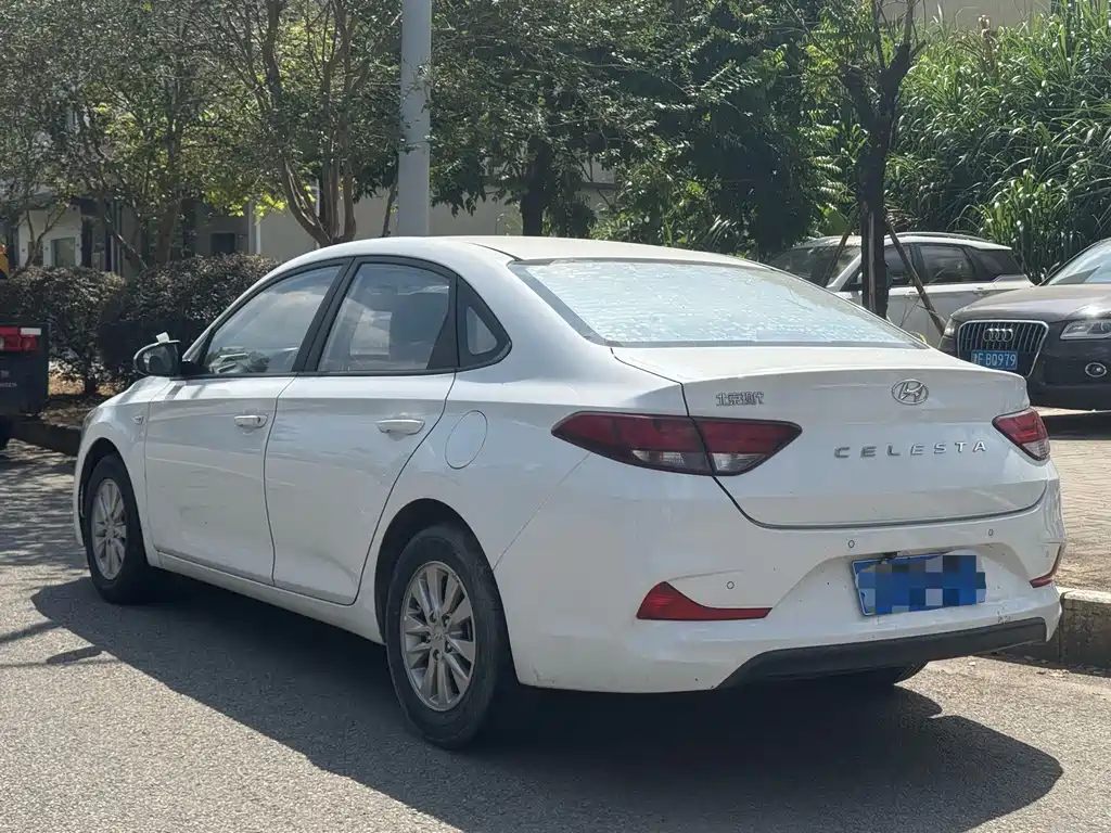 Hyundai Elantra — миниатюра 6