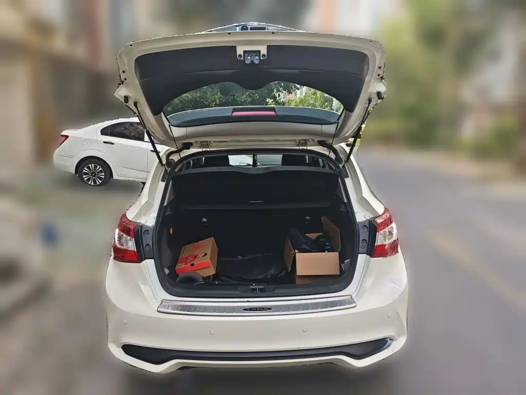 Nissan Tiida — миниатюра 20
