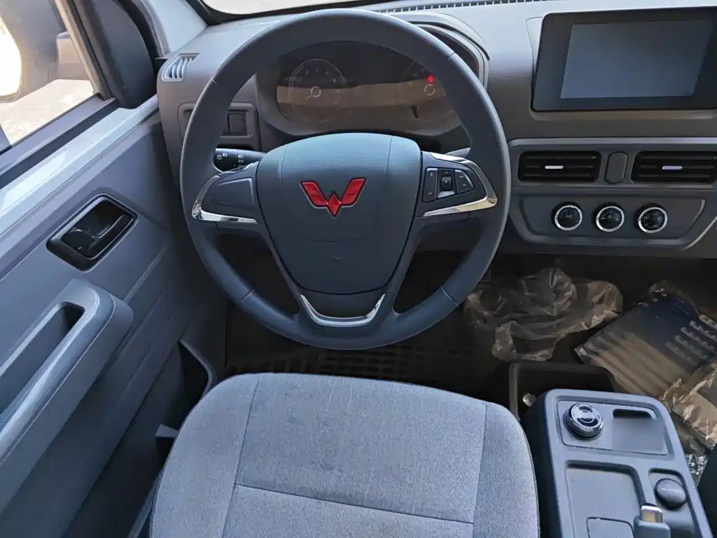 Wuling Yangguang — миниатюра 3