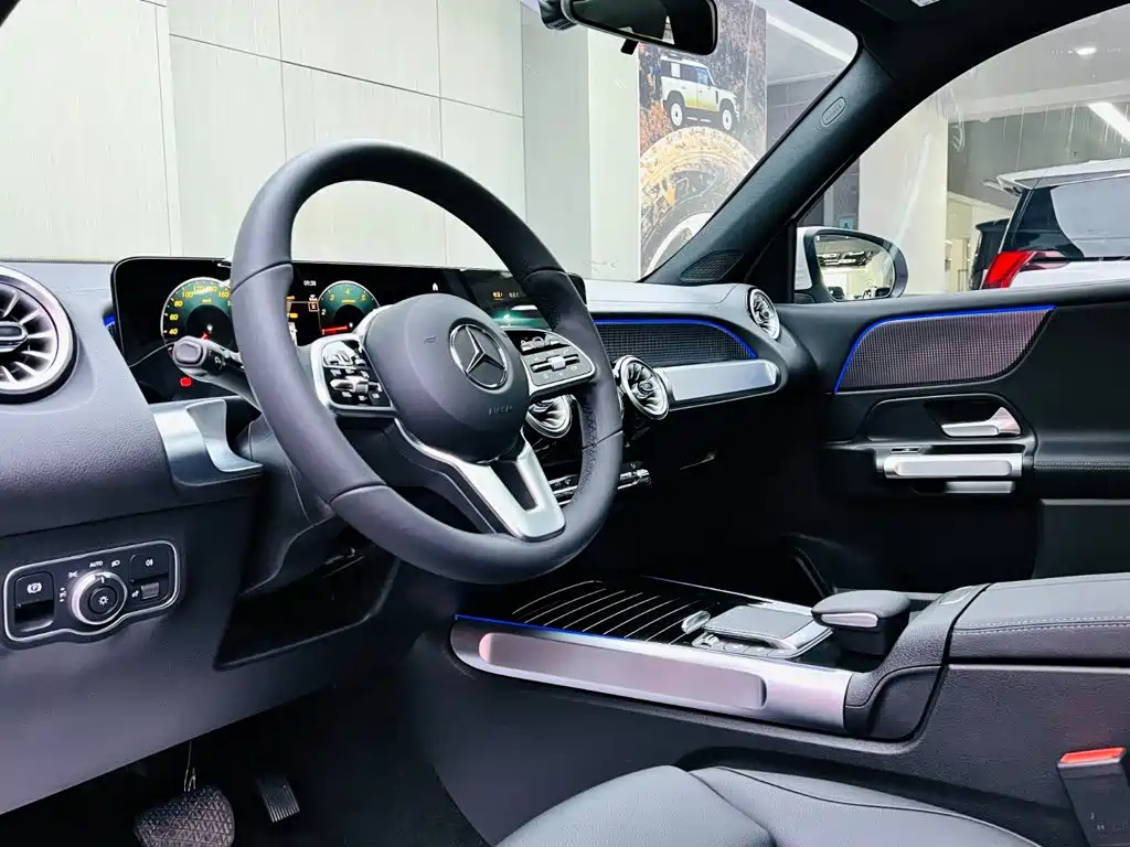 Mercedes-Benz GLB — миниатюра 8