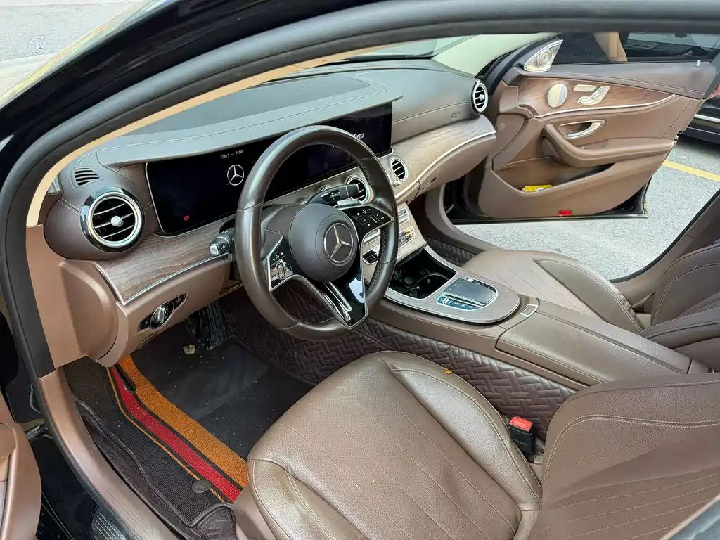 Mercedes-Benz E-Class — миниатюра 9