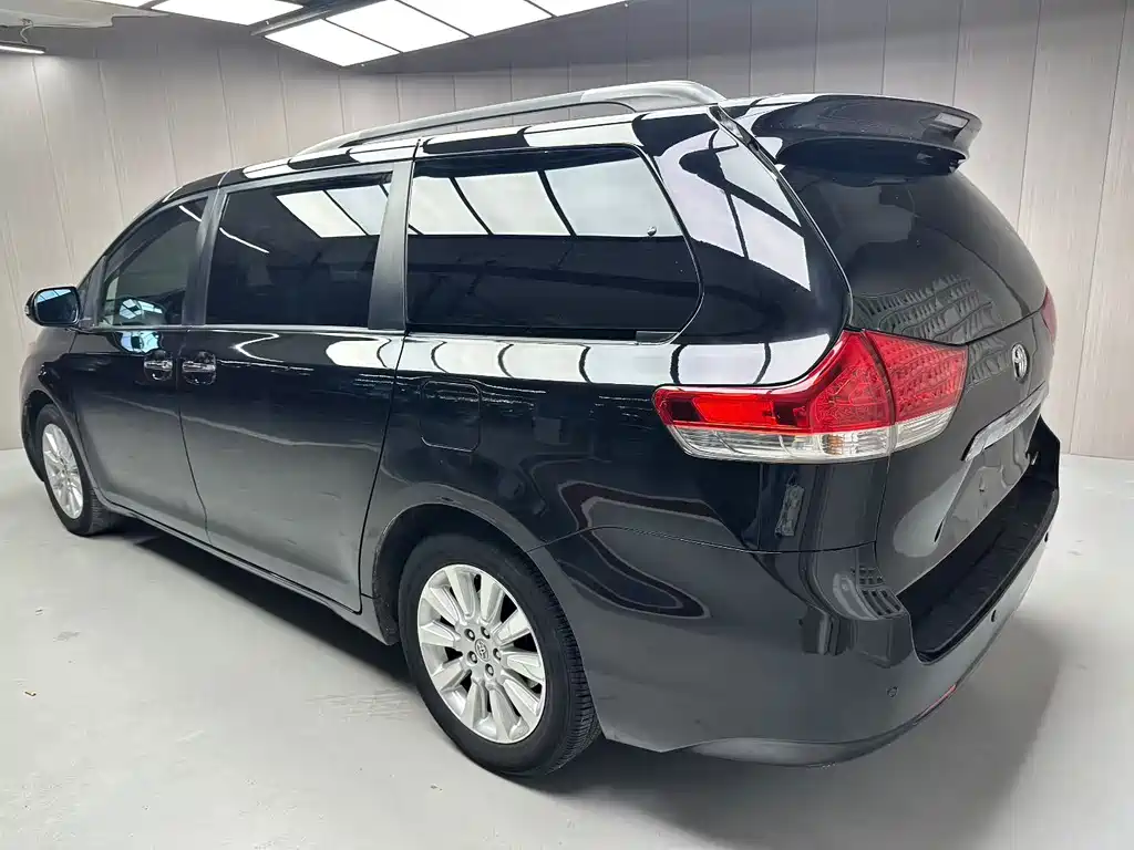 Toyota Sienna 2013 3.5L AT
