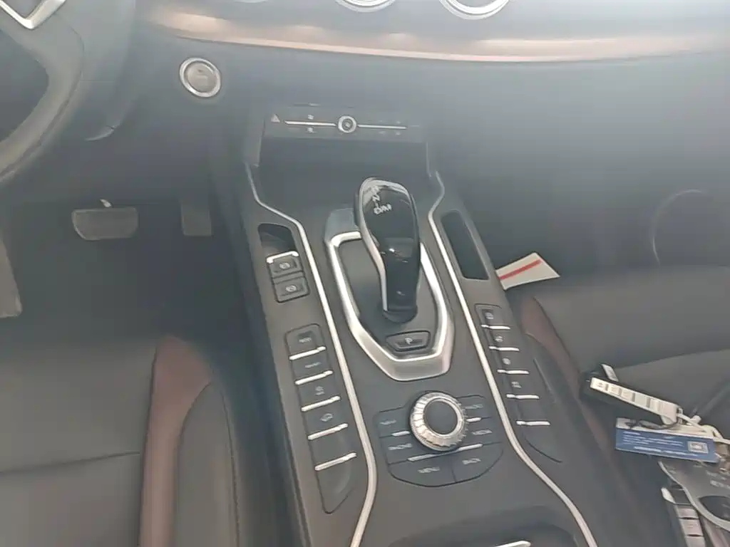 Wey Wey VV5 — миниатюра 14