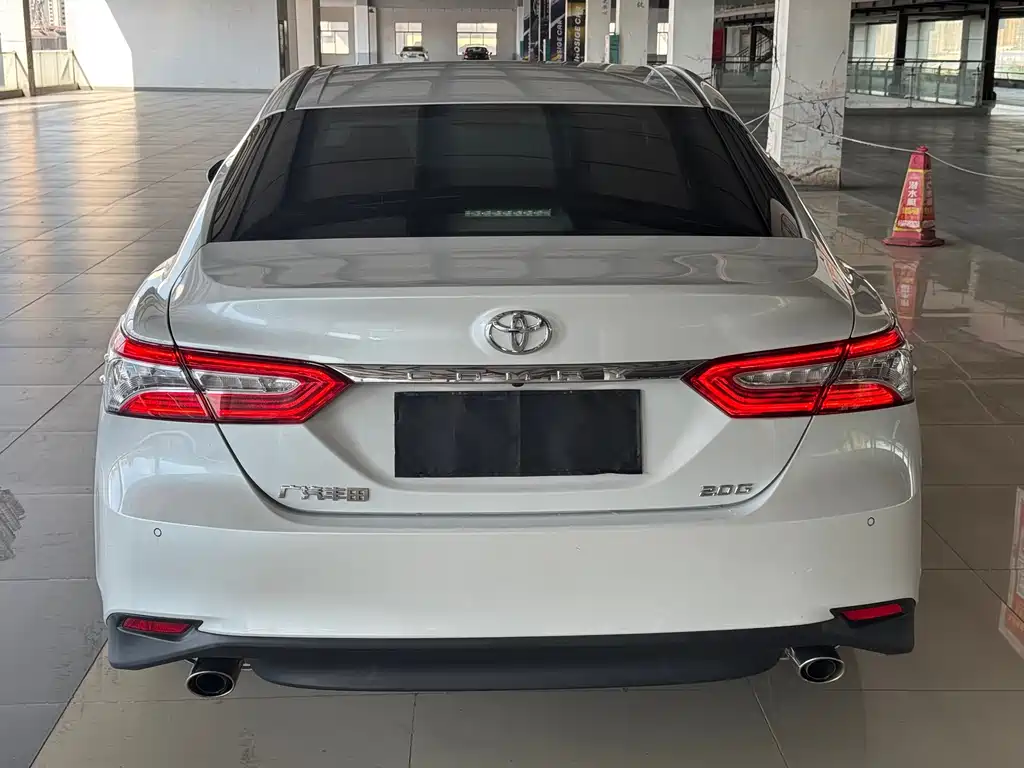 Toyota Camry — миниатюра 5