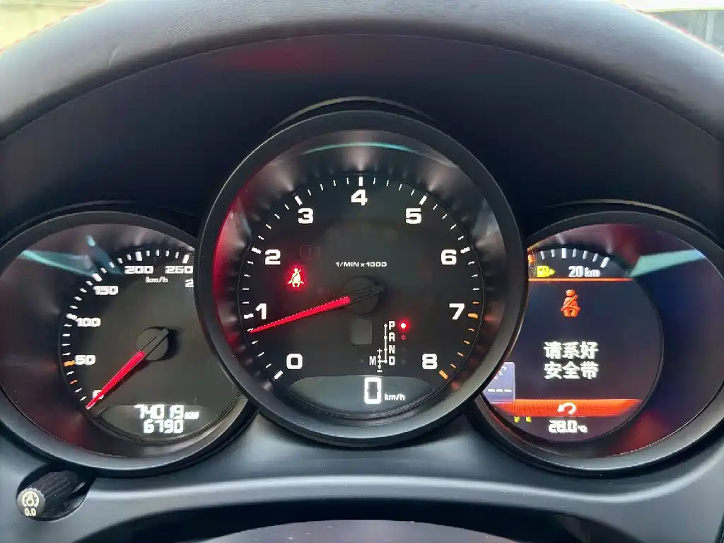 Porsche Macan — миниатюра 6