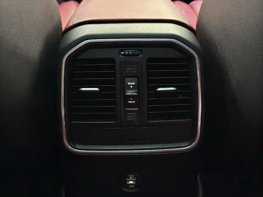 Porsche Macan — миниатюра 11