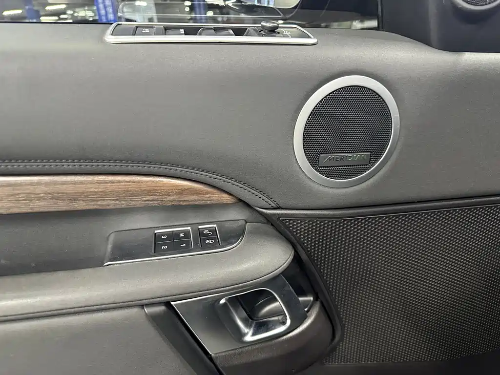 Land Rover Discovery — миниатюра 8