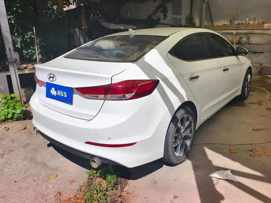 Hyundai Elantra — миниатюра 3