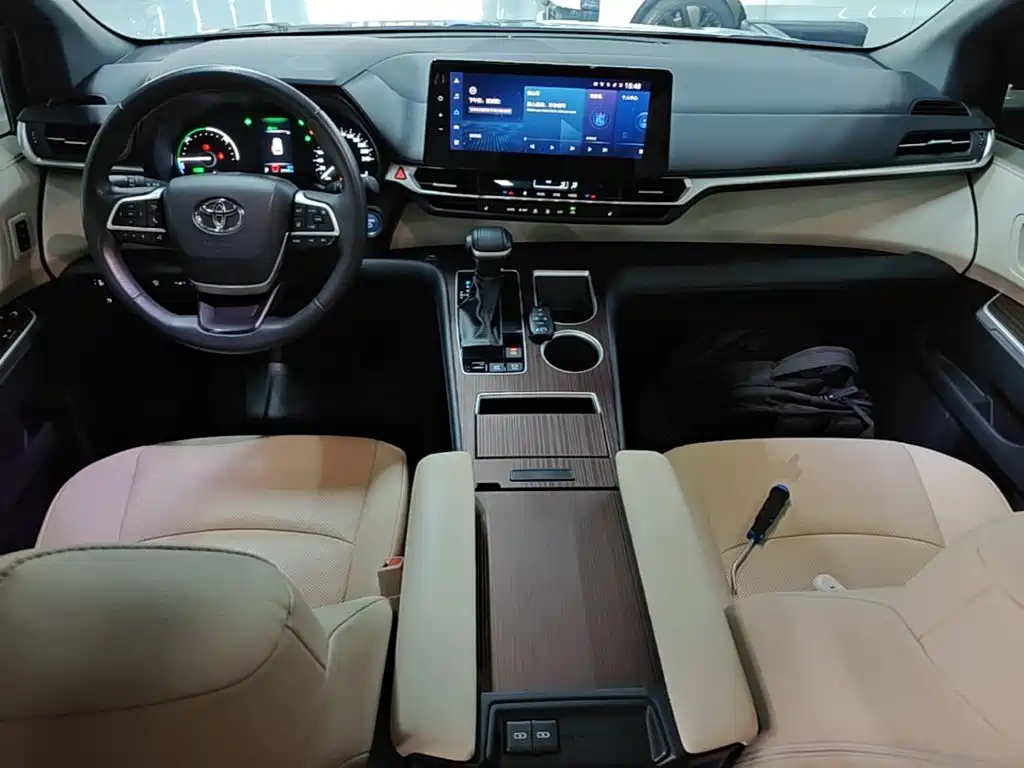 Toyota Granvia — миниатюра 10