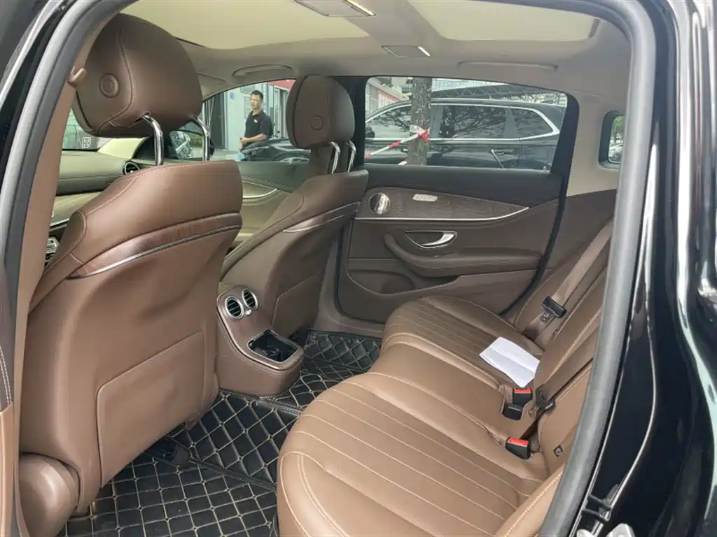 Mercedes-Benz E-Class — миниатюра 7