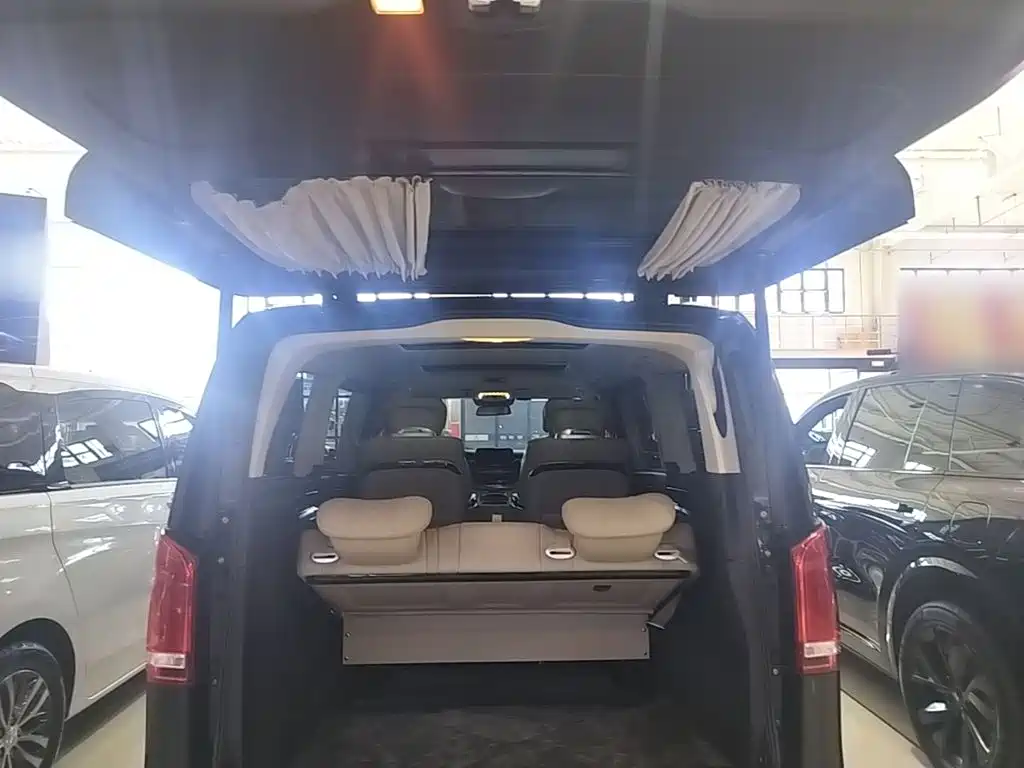 Mercedes-Benz V-Class — миниатюра 19
