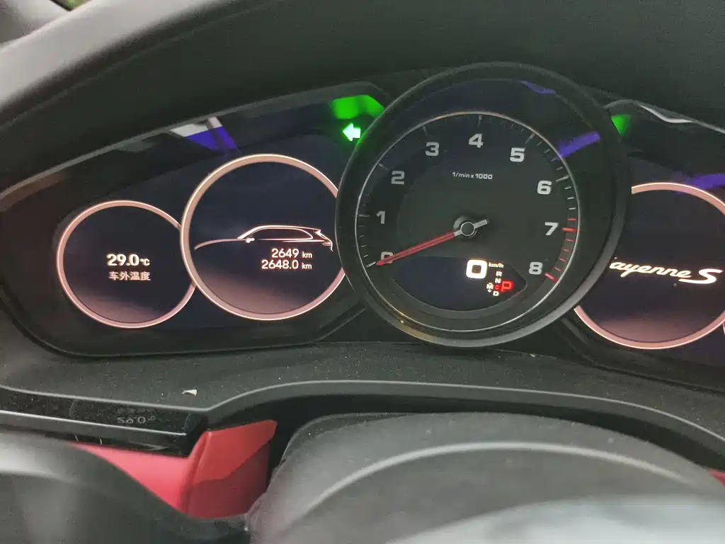 Porsche Cayenne — миниатюра 12