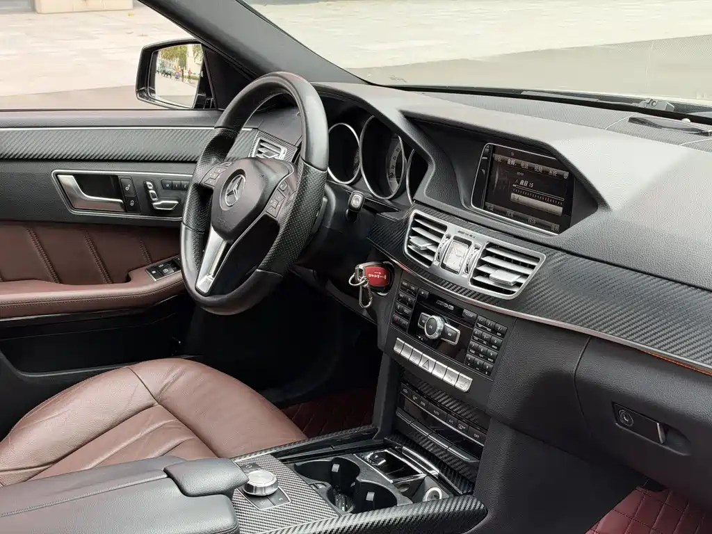 Mercedes-Benz E-Class — миниатюра 11