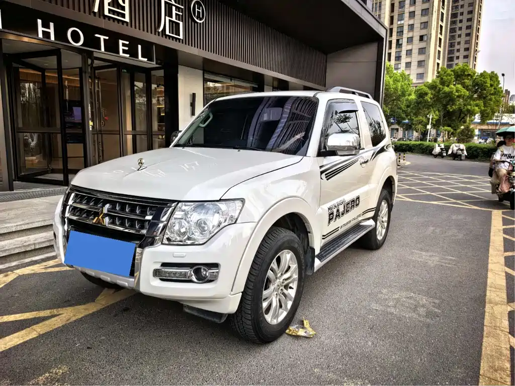 Купить Mitsubishi Pajero (Import)
