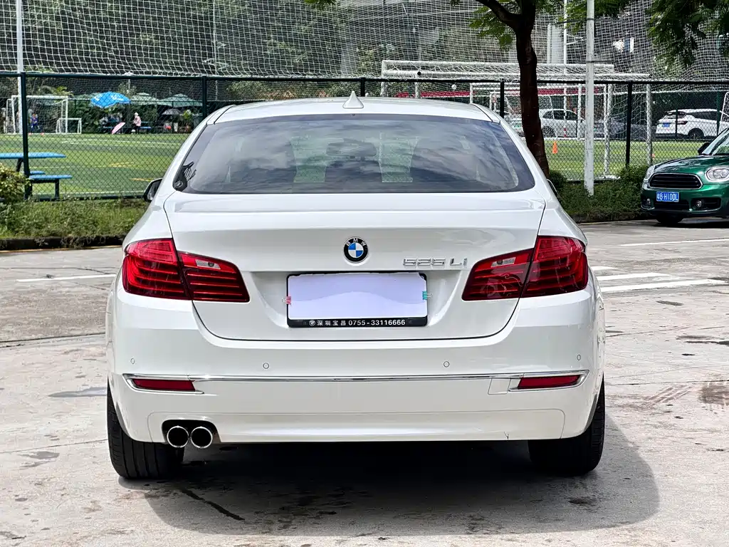 BMW 5 Series — миниатюра 6