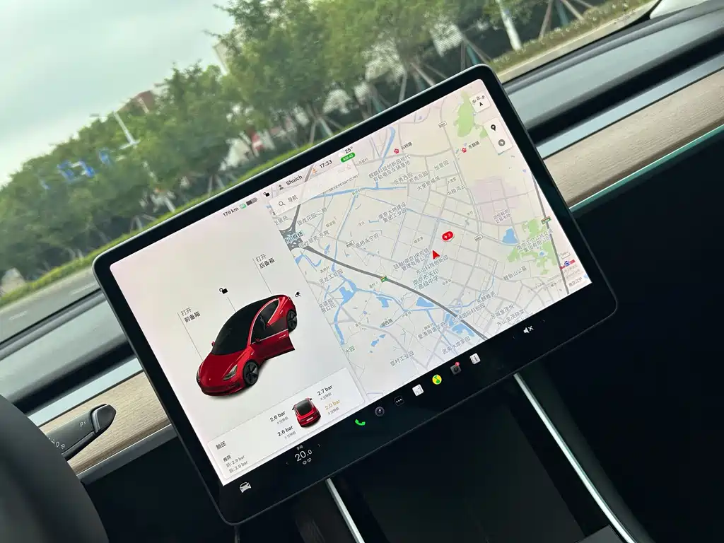 Tesla Model 3 — миниатюра 6