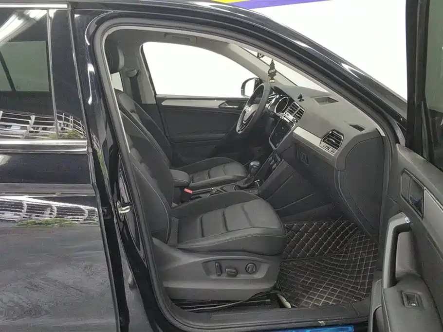 Volkswagen Tiguan L L 2020 330TSI AT Luxury VI