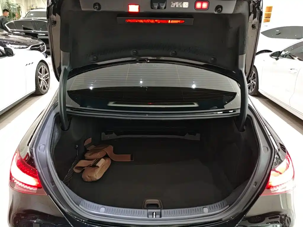 Mercedes-Benz E-Class — миниатюра 19