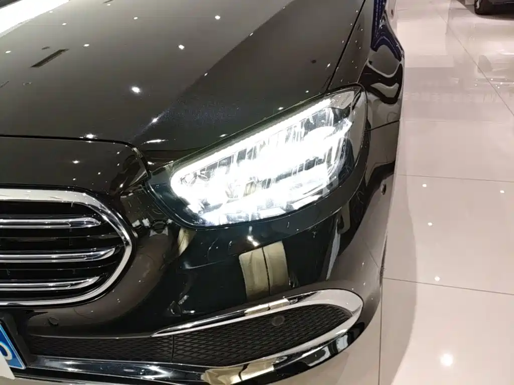 Mercedes-Benz E-Class — миниатюра 24