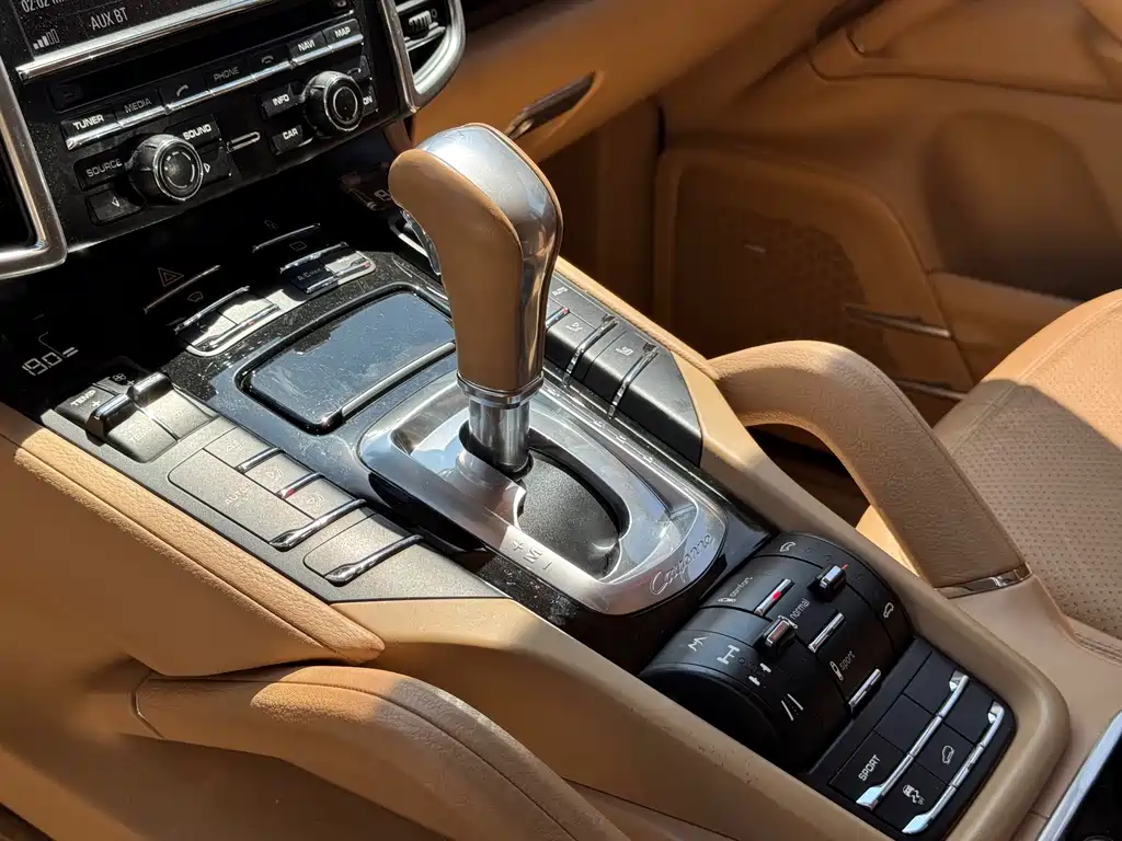 Porsche Cayenne — миниатюра 12
