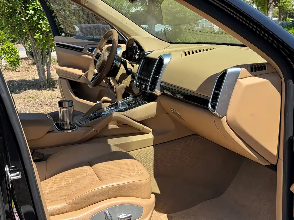 Porsche Cayenne — миниатюра 16