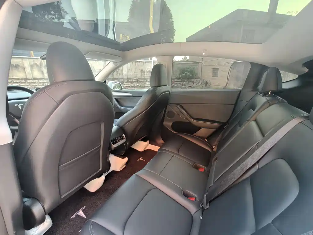 Tesla Model Y — миниатюра 14