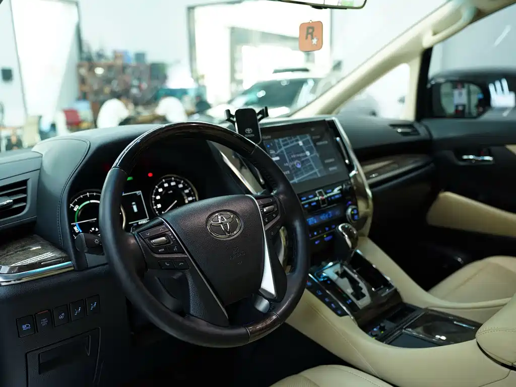 Toyota Vellfire — миниатюра 6