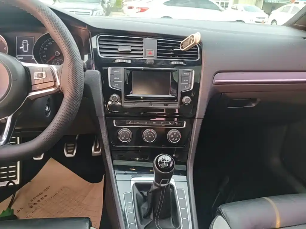 Volkswagen Golf — миниатюра 13