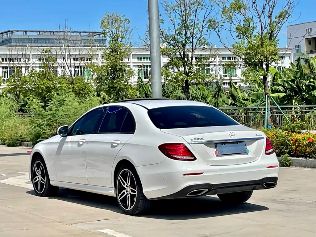 MERCEDES-BENZ E CLASS