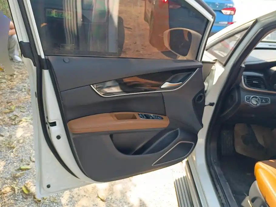 BYD MAX — миниатюра 7