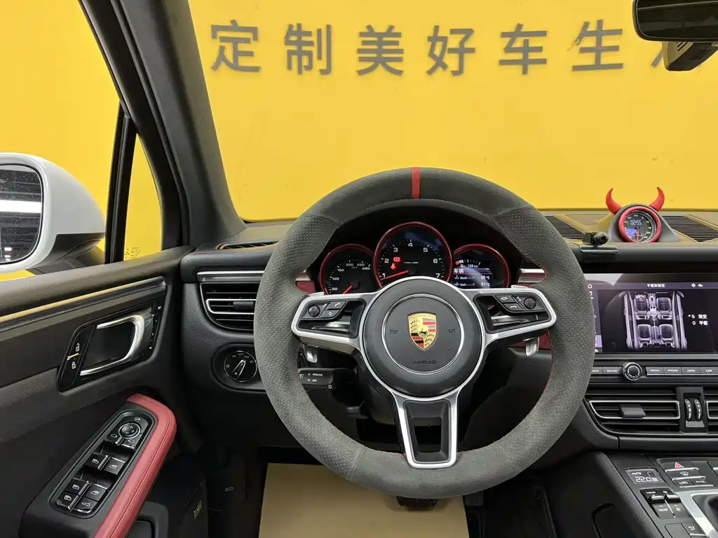 Porsche Macan — миниатюра 15